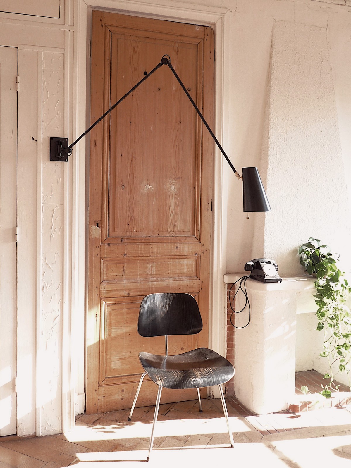 custom length articulated wall lamp workshop